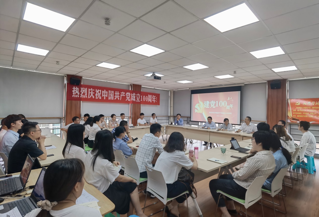熟女a片
师生开展深入学习贯彻习近平总书记在庆祝中国共产党成立100周年大会上的重要讲话精神座谈会