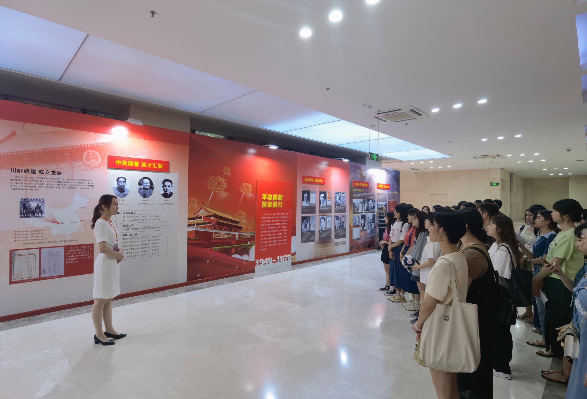 熟女a片
组织学生参观“党旗引领铸辉煌”主题展览