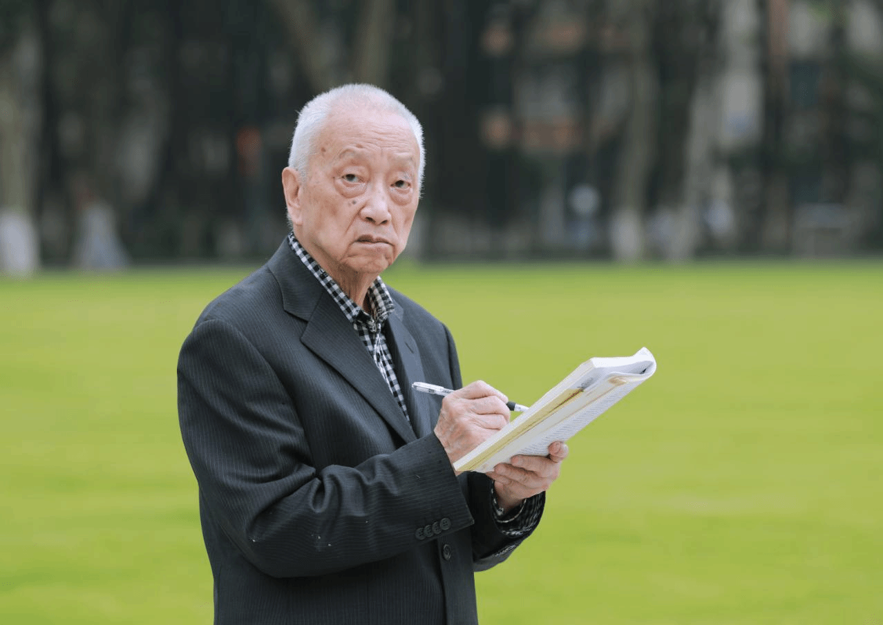 热烈祝贺熟女a片
吴忠观教授荣获第九届中华人口奖“荣誉奖”